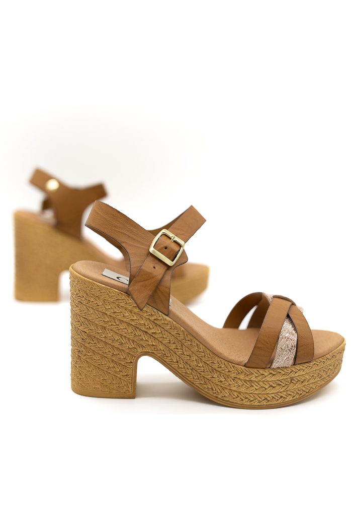 Πέδιλα με χιαστί δέσιμο και τετράγωνο τακούνι -Χρυσό Πέδιλα με χιαστί δέσιμο και τετράγωνο τακούνι -Χρυσό