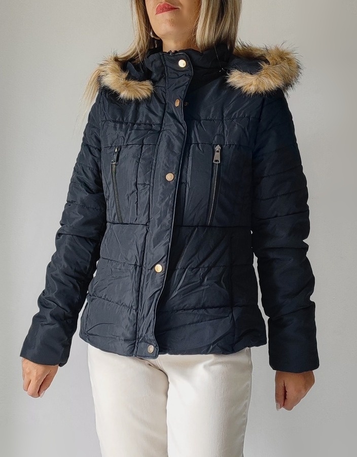 Μπουφάν κοντό με γούνα στη κουκούλα 3718- Μαύρο Μπουφάν κοντό με γούνα στη κουκούλα 3718- Μαύρο